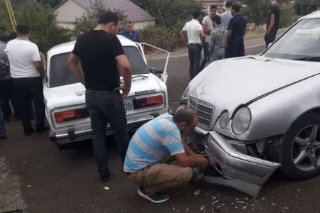 Avtomobillər toqquşdu, qaz xətti sıradan çıxdı