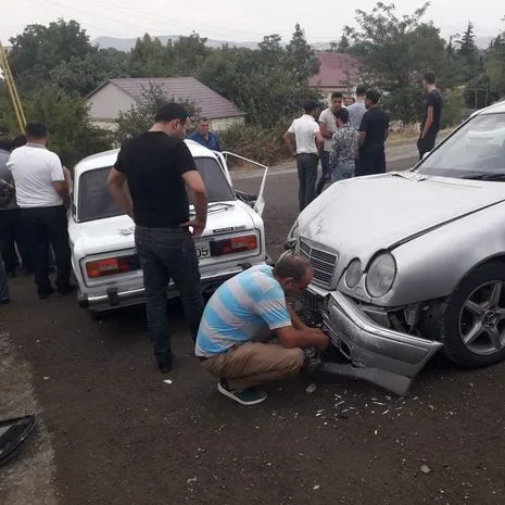 Avtomobillər toqquşdu, qaz xətti sıradan çıxdı