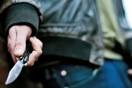 Dostlar arasındakı mübahisə bıçaqlanma ilə nəticələnib - 19 yaşlı gəncin vəziyyəti ağırdır