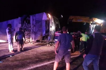 Turistləri gəzdirən avtobus qəzaya düşdü, 25 yaralı - Son dəqiqə!