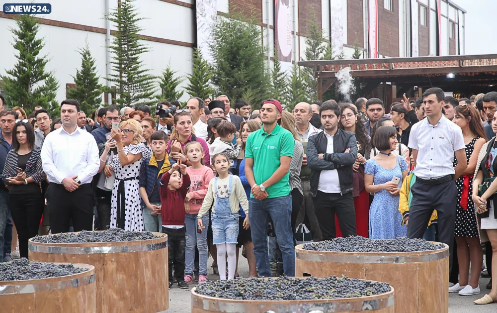 Dünyada görünməmiş şərab festivalı - AZƏRBAYCANDA -VİDEO-FOTOSESSİYA