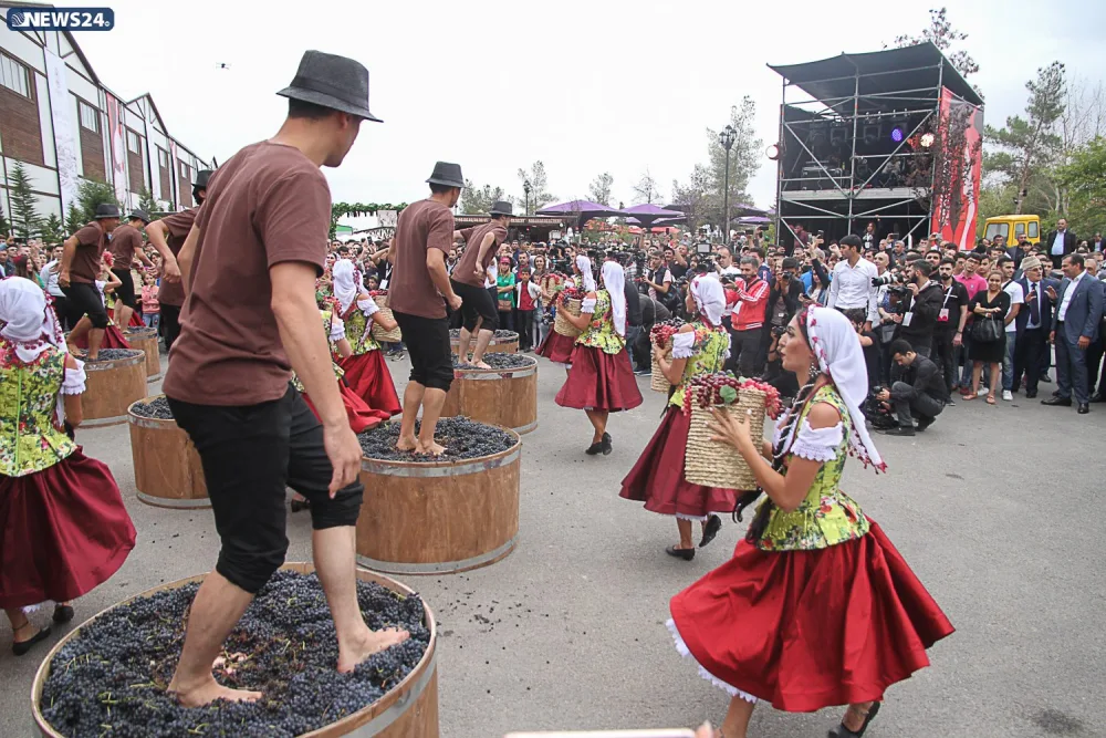 Dünyada görünməmiş şərab festivalı - AZƏRBAYCANDA -VİDEO-FOTOSESSİYA