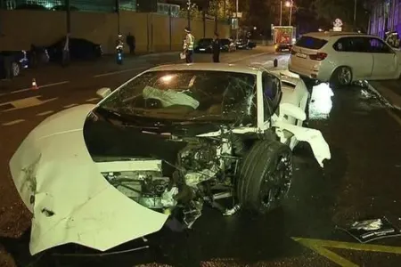 Azərbaycanlı biznesmen "Lamborghini"si ilə - Moskvada qəza törətdi