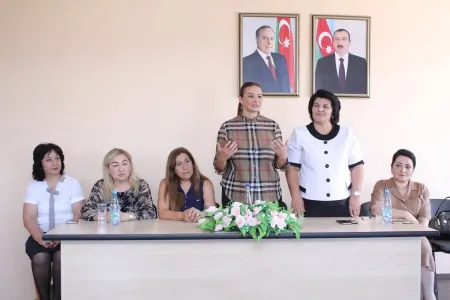 Millət vəkili Qənirə Paşayeva Qovlar şəhərində ali məktəblərə daxil olan - GƏNCLƏRLƏ GÖRÜŞDÜ - FOTOLAR