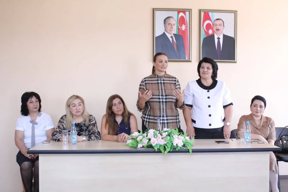 Millət vəkili Qənirə Paşayeva Qovlar şəhərində ali məktəblərə daxil olan - GƏNCLƏRLƏ GÖRÜŞDÜ - FOTOLAR