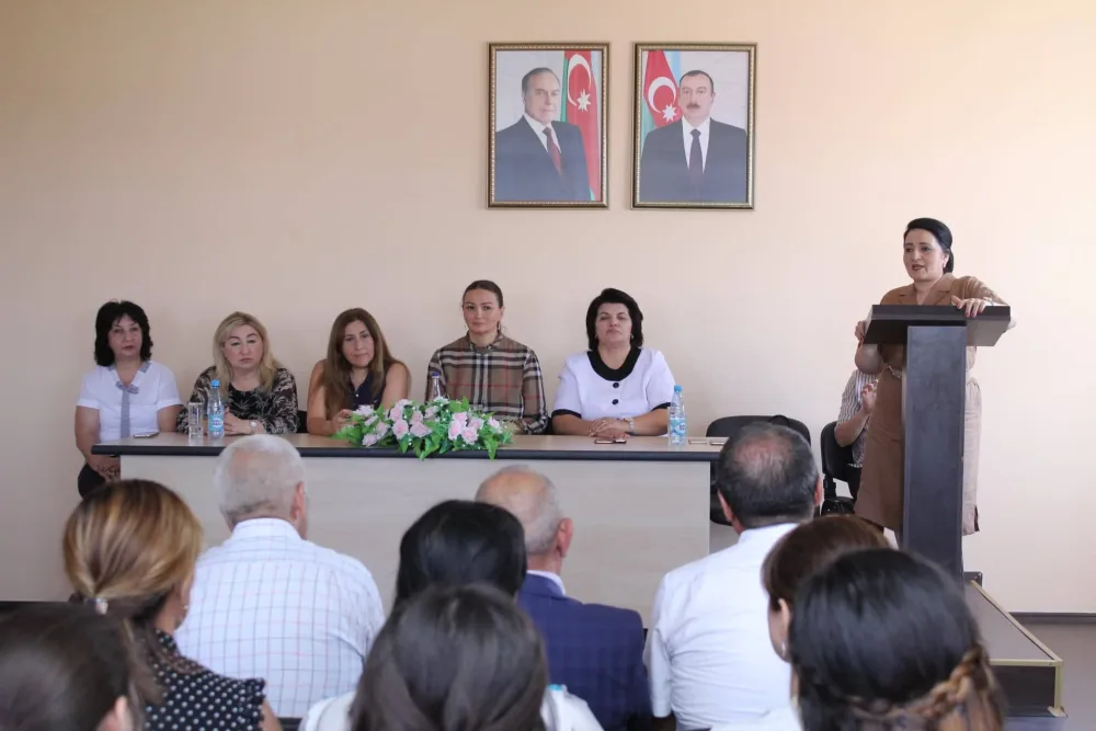 Millət vəkili Qənirə Paşayeva Qovlar şəhərində ali məktəblərə daxil olan - GƏNCLƏRLƏ GÖRÜŞDÜ - FOTOLAR