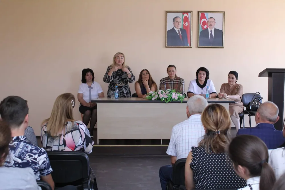 Millət vəkili Qənirə Paşayeva Qovlar şəhərində ali məktəblərə daxil olan - GƏNCLƏRLƏ GÖRÜŞDÜ - FOTOLAR