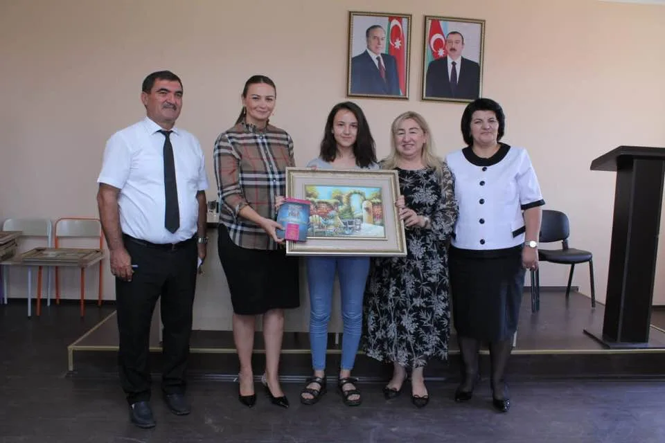 Millət vəkili Qənirə Paşayeva Qovlar şəhərində ali məktəblərə daxil olan - GƏNCLƏRLƏ GÖRÜŞDÜ - FOTOLAR