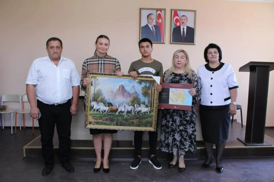 Millət vəkili Qənirə Paşayeva Qovlar şəhərində ali məktəblərə daxil olan - GƏNCLƏRLƏ GÖRÜŞDÜ - FOTOLAR