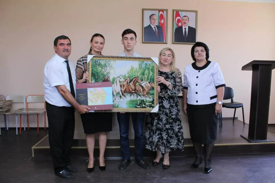 Millət vəkili Qənirə Paşayeva Qovlar şəhərində ali məktəblərə daxil olan - GƏNCLƏRLƏ GÖRÜŞDÜ - FOTOLAR