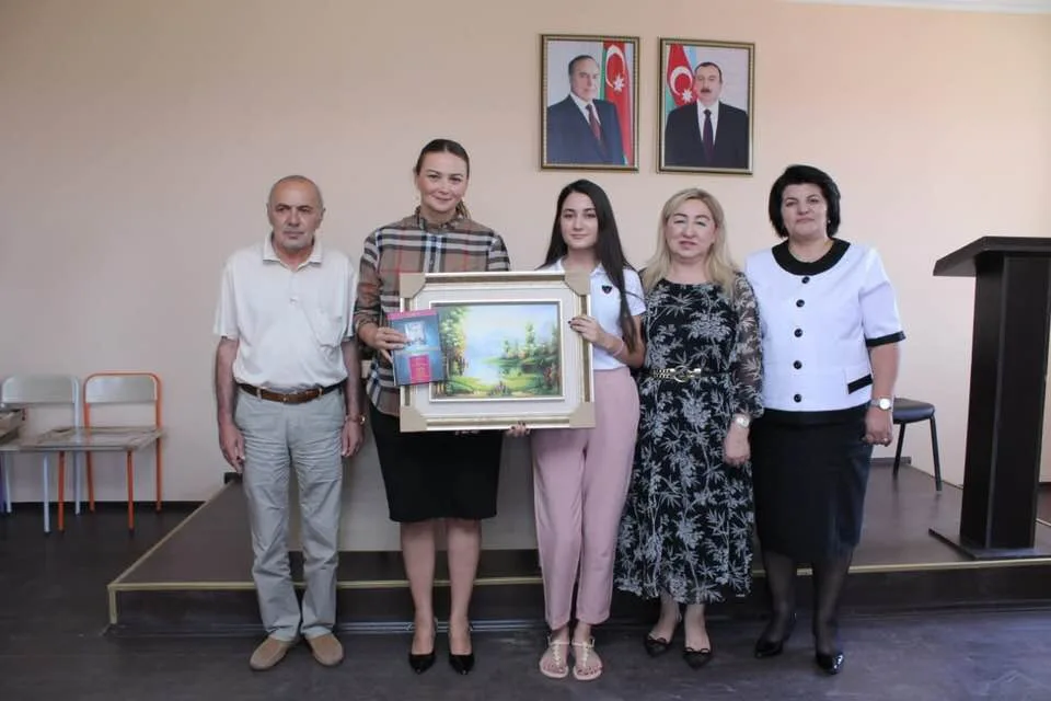 Millət vəkili Qənirə Paşayeva Qovlar şəhərində ali məktəblərə daxil olan - GƏNCLƏRLƏ GÖRÜŞDÜ - FOTOLAR