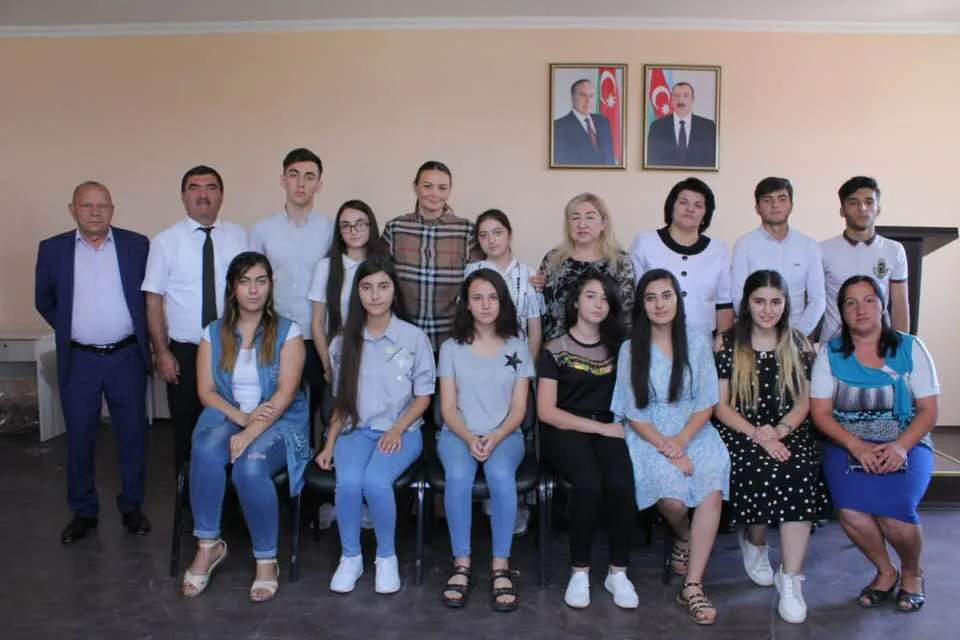 Millət vəkili Qənirə Paşayeva Qovlar şəhərində ali məktəblərə daxil olan - GƏNCLƏRLƏ GÖRÜŞDÜ - FOTOLAR