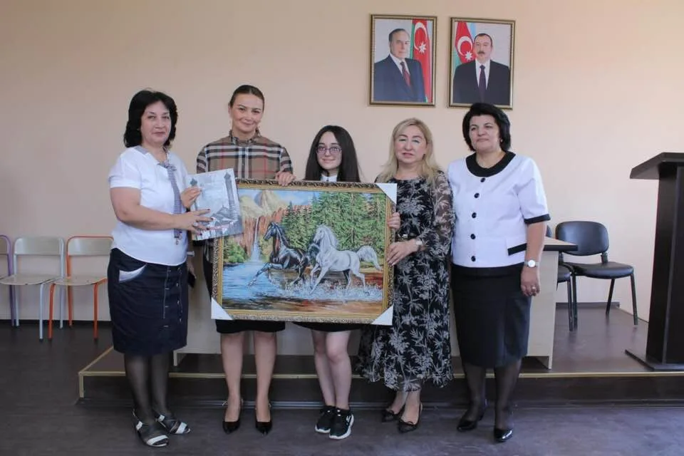 Millət vəkili Qənirə Paşayeva Qovlar şəhərində ali məktəblərə daxil olan - GƏNCLƏRLƏ GÖRÜŞDÜ - FOTOLAR
