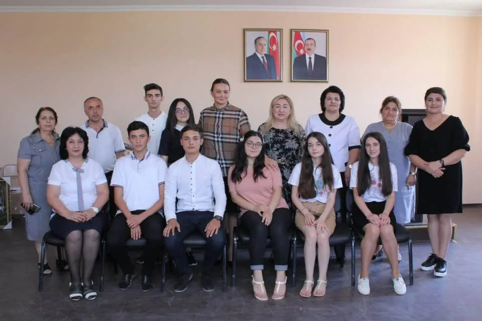 Millət vəkili Qənirə Paşayeva Qovlar şəhərində ali məktəblərə daxil olan - GƏNCLƏRLƏ GÖRÜŞDÜ - FOTOLAR
