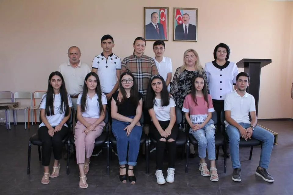 Millət vəkili Qənirə Paşayeva Qovlar şəhərində ali məktəblərə daxil olan - GƏNCLƏRLƏ GÖRÜŞDÜ - FOTOLAR