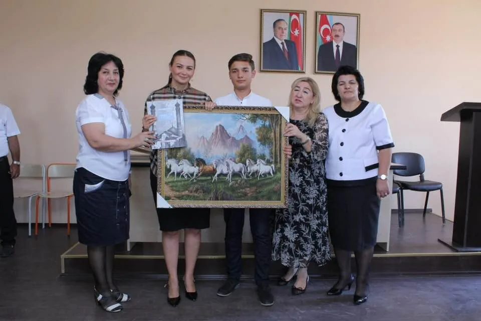 Millət vəkili Qənirə Paşayeva Qovlar şəhərində ali məktəblərə daxil olan - GƏNCLƏRLƏ GÖRÜŞDÜ - FOTOLAR