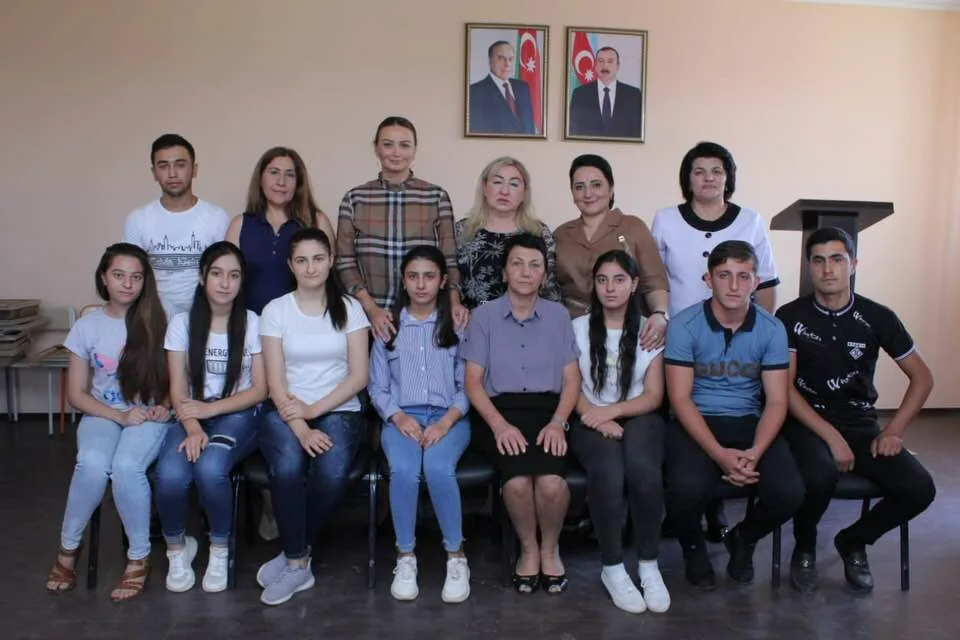 Millət vəkili Qənirə Paşayeva Qovlar şəhərində ali məktəblərə daxil olan - GƏNCLƏRLƏ GÖRÜŞDÜ - FOTOLAR