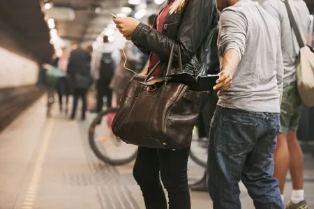 Metroda cibgirlik edən şəxs - SAXLANILDI