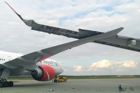 Şeremetyevo hava limanında iki - TƏYYARƏ TOQQUŞDU - VİDEO