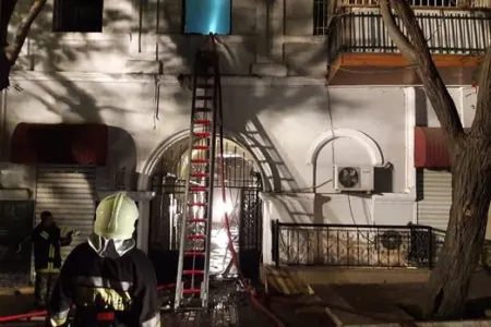 Səbail rayonunda mənzil yandı, - azyaşlı uşaqlar olmaqla, 4 nəfər zəhərləndi