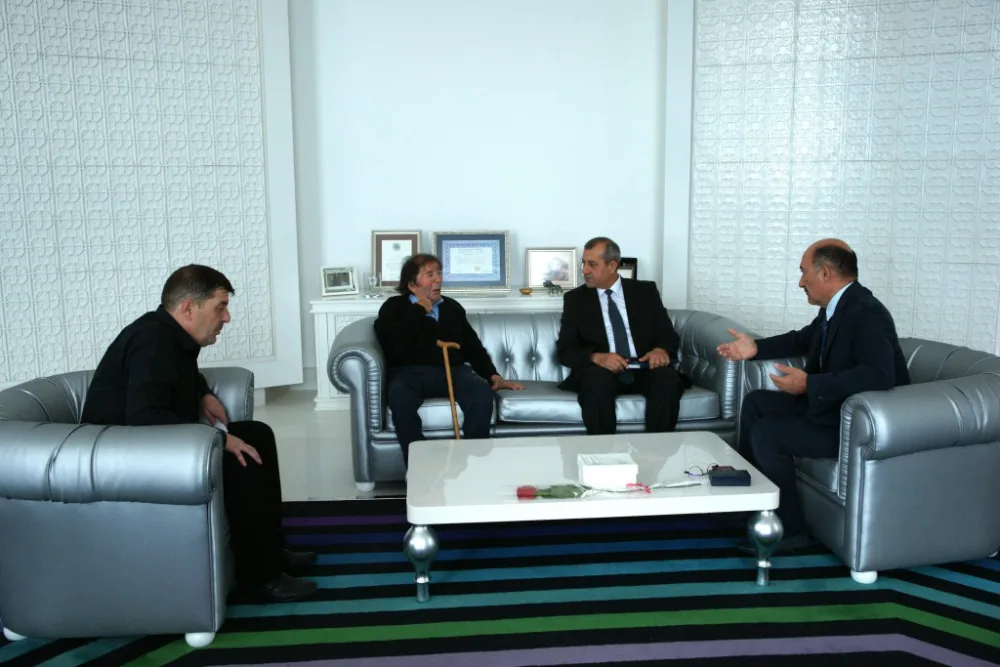 Musa Yaquba “Xalq şairi” fəxri adı - TƏQDİM OLUNDU - FOTO