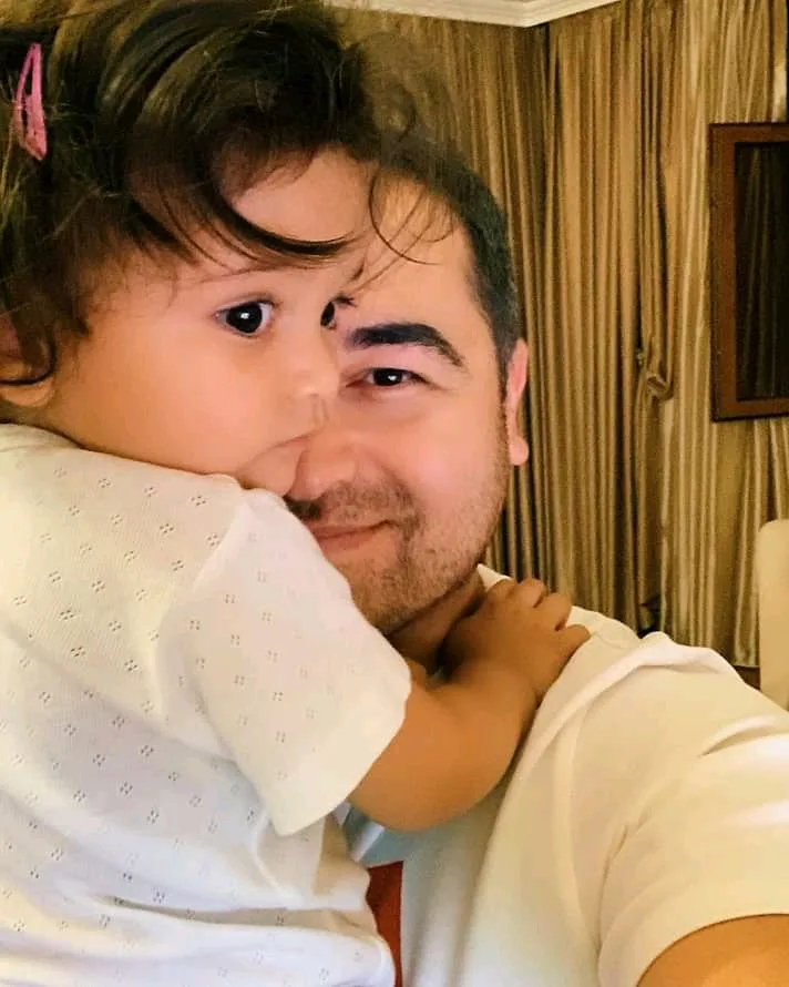 İlkin Həsəni qızının üzünü göstərdi - -FOTO