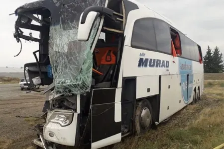 Avtobusla “KamAZ”ın toqquşmasından - DƏHŞƏTLİ GÖRÜNTÜLƏR