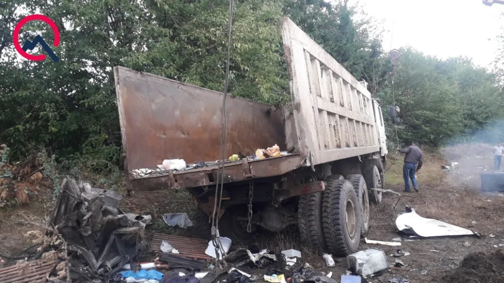 Avtobusla “KamAZ”ın toqquşmasından - DƏHŞƏTLİ GÖRÜNTÜLƏR