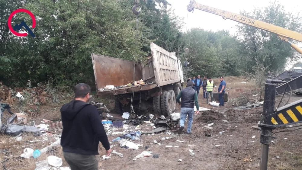 Avtobusla “KamAZ”ın toqquşmasından - DƏHŞƏTLİ GÖRÜNTÜLƏR