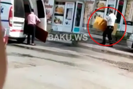 Bakıda təcili yardımla mebel daşındı - Video
