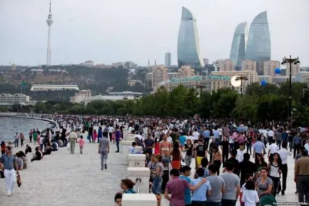 Azərbaycan əhalisinin çoxunu - QADINLAR təşkil edir
