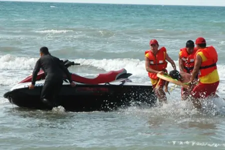 Xarici turist son anda batmaqdan xilas edildi - Bilgəhdə