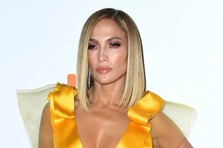 50 yaşlı Cennifer Lopez festivala - ALT PALTARSIZ QATILDI - FOTO - VİDEO