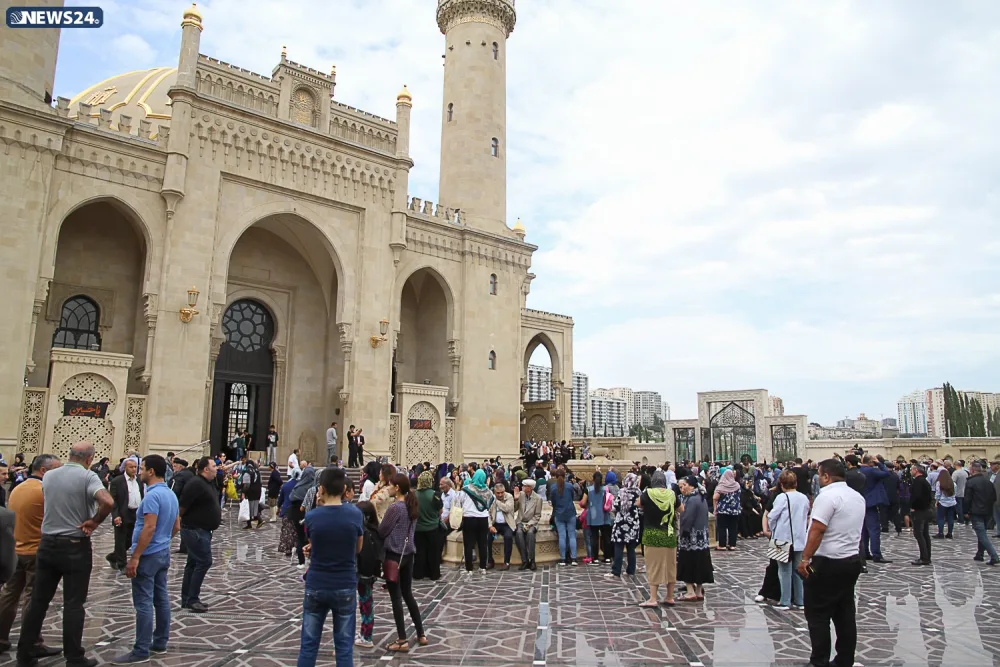 Təzə Pir məscidində qanvermə aksiyası - FOTOLAR - VİDEO - YENİLƏNİB
