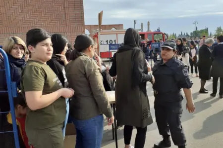 Gəncədə polis məscidə gələnləri - YOXLAYIR - FOTO