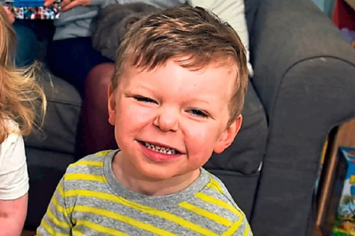 Bu uşaqda - QƏRİBƏ XƏSTƏLİK VAR - FOTO