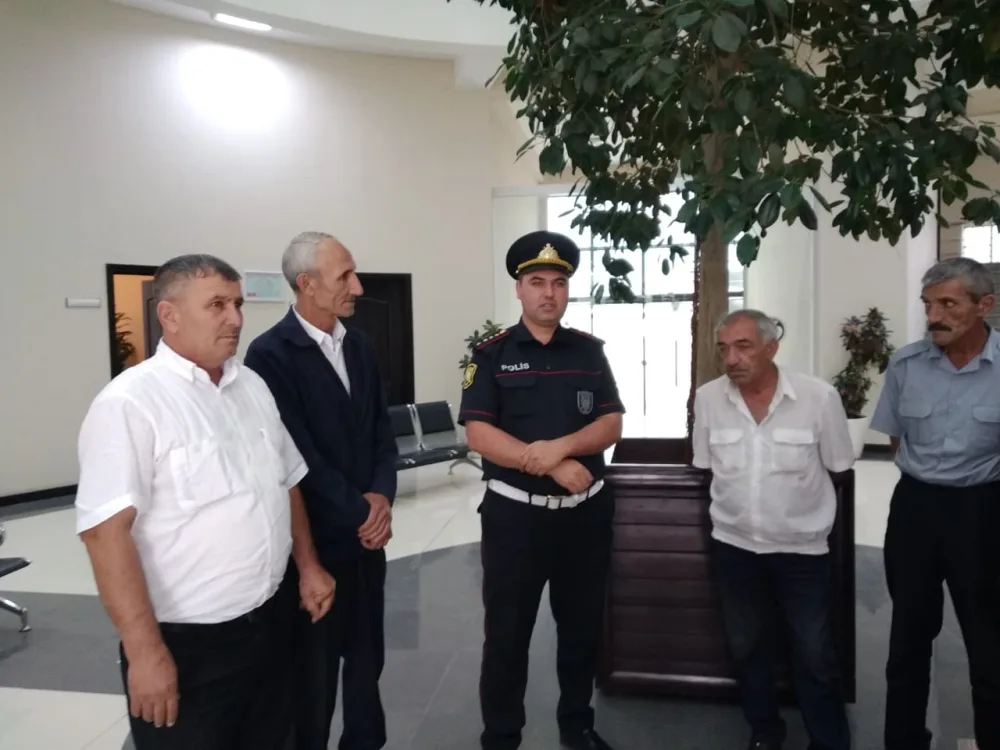 Polis sərnişin daşıyan sürücülərlə - GÖRÜŞ KEÇİRDİ