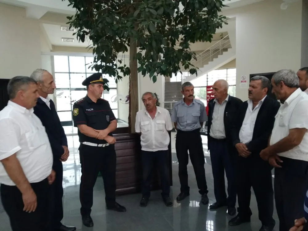Polis sərnişin daşıyan sürücülərlə - GÖRÜŞ KEÇİRDİ