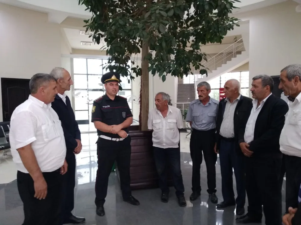 Polis sərnişin daşıyan sürücülərlə - GÖRÜŞ KEÇİRDİ
