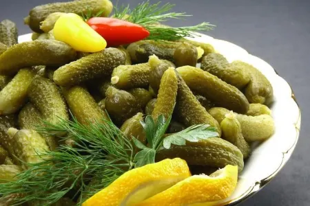 Qış süfrələrinin bəzəyi olan şorabalar - Xiyar turşusu hazırlayərkən yaxud alarkən bunlara diqqət edin!