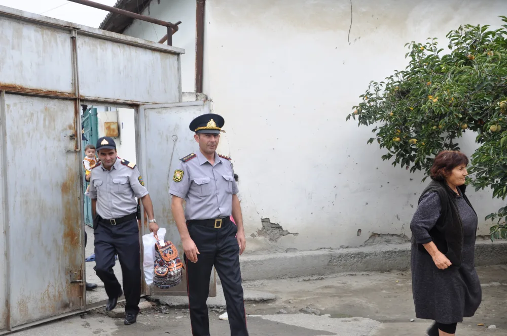 Polis aztəminatlı ailələrin uşaqlarını belə - SEVİNDİRDİ - FOTO