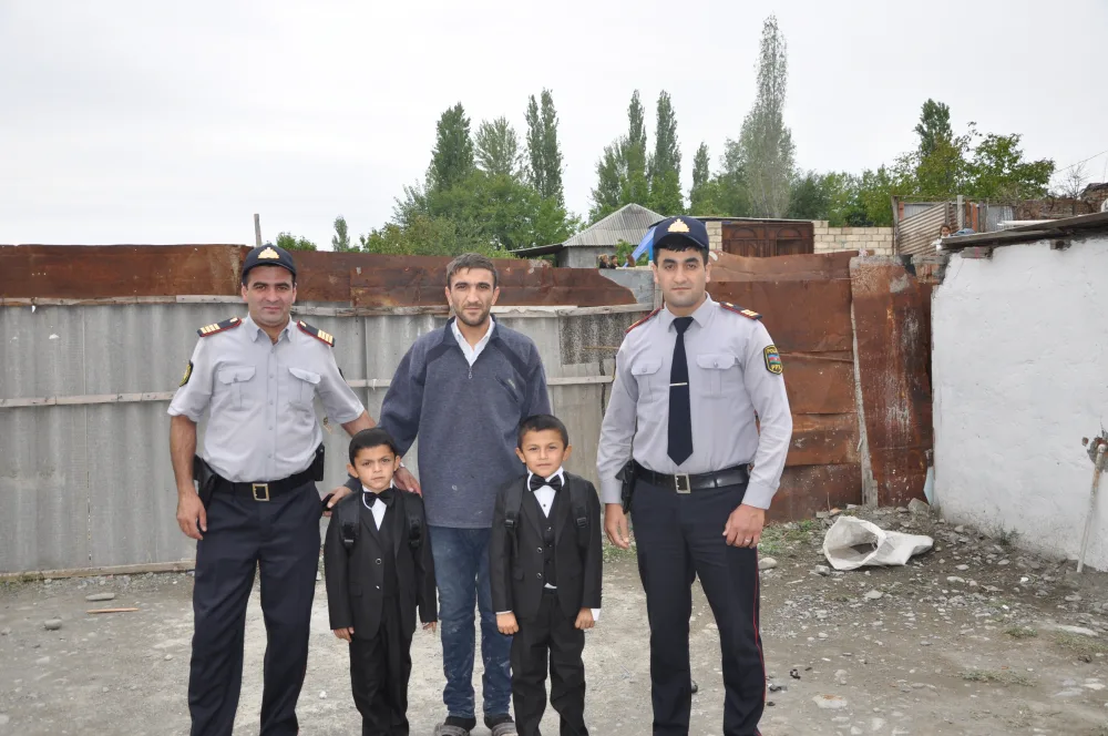 Polis aztəminatlı ailələrin uşaqlarını belə - SEVİNDİRDİ - FOTO