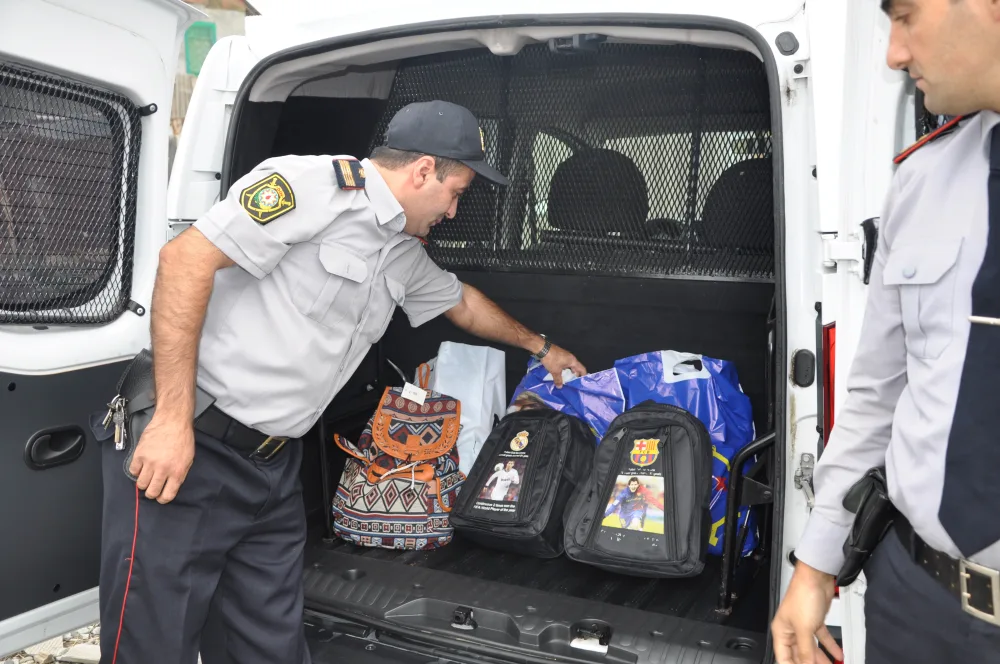 Polis aztəminatlı ailələrin uşaqlarını belə - SEVİNDİRDİ - FOTO