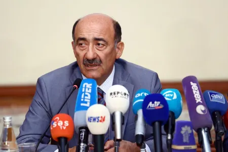 Əbülfəs Qarayev Afət Fərmanqızının "Sığmazam" oxumasından DANIŞDI- - "Onun səviyyəsi budur..."