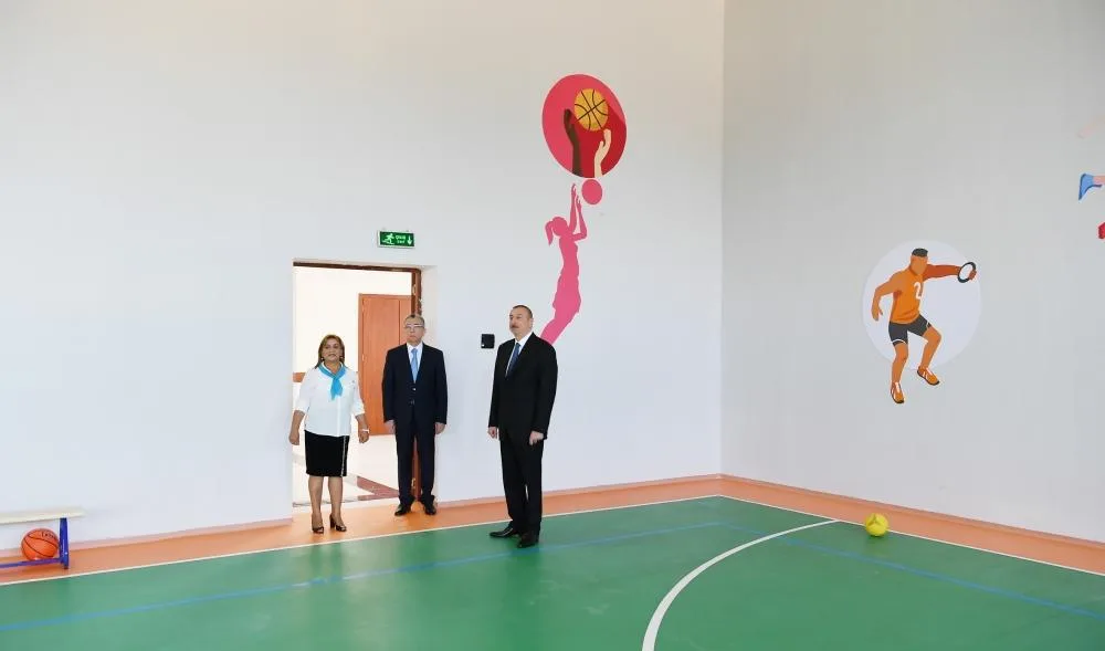 Prezident 208 nömrəli orta məktəbdə - FOTOLAR