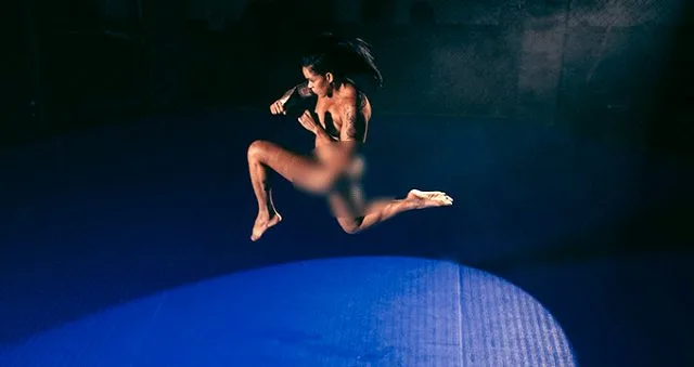 UFC döyüşçüsü olan qadın - ÇILPAQ MƏŞQ ETDİ - FOTO