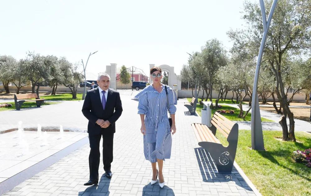 Mehriban Əliyeva parkda - FOTOLAR
