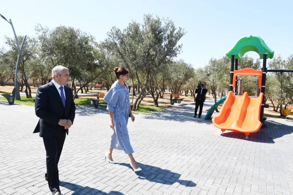 Mehriban Əliyeva parkda - FOTOLAR