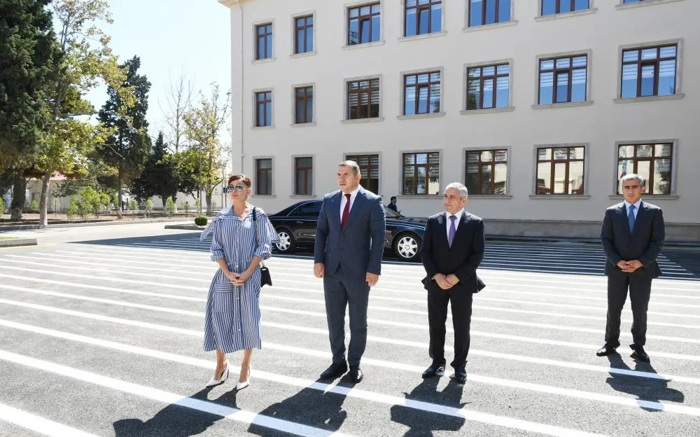 Mehriban Əliyeva 113 nömrəli məktəbdə - FOTOLAR