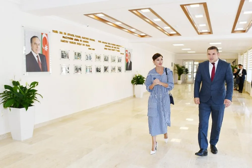 Mehriban Əliyeva 113 nömrəli məktəbdə - FOTOLAR